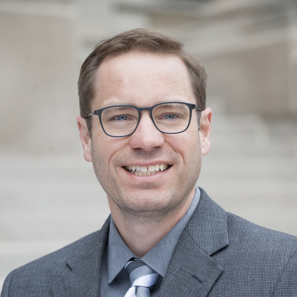 Professional Portrait of Mark Berg.